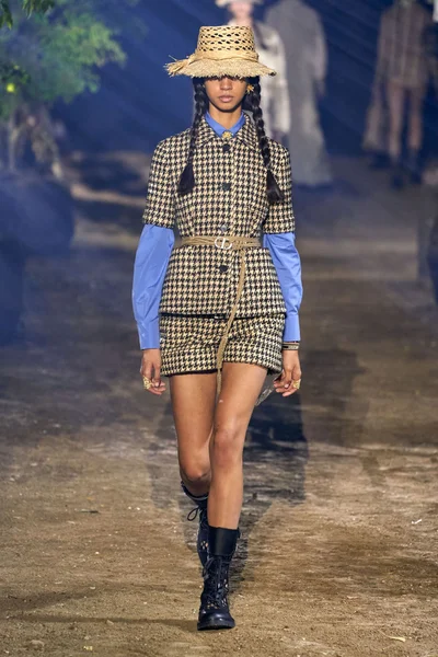 Look 12